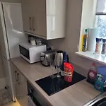 Central, Cute Appt, The Cupboard קרליסל