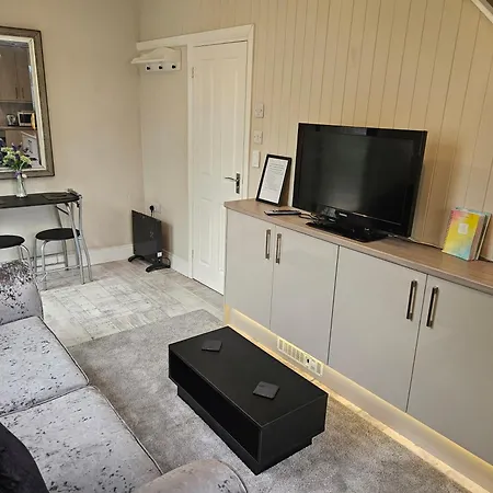 Carlisle Central, Cute Appt, The Cupboard Holiday home