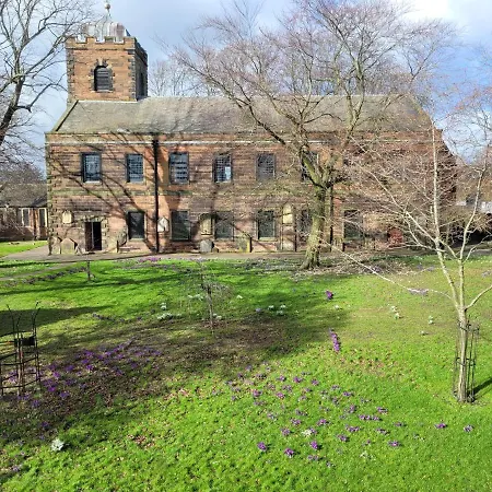 Central, Cute Appt, The Cupboard