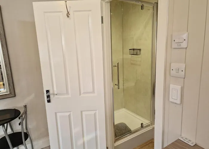 Central, Cute Appt, The Cupboard